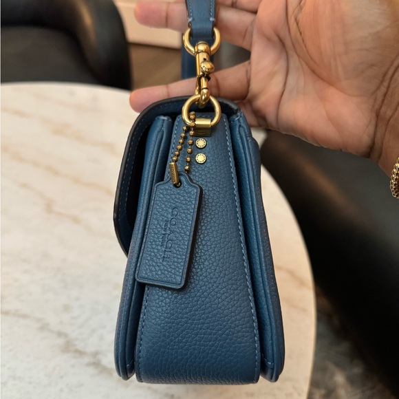 Coach Cassie 19 - Picture 4 of 14